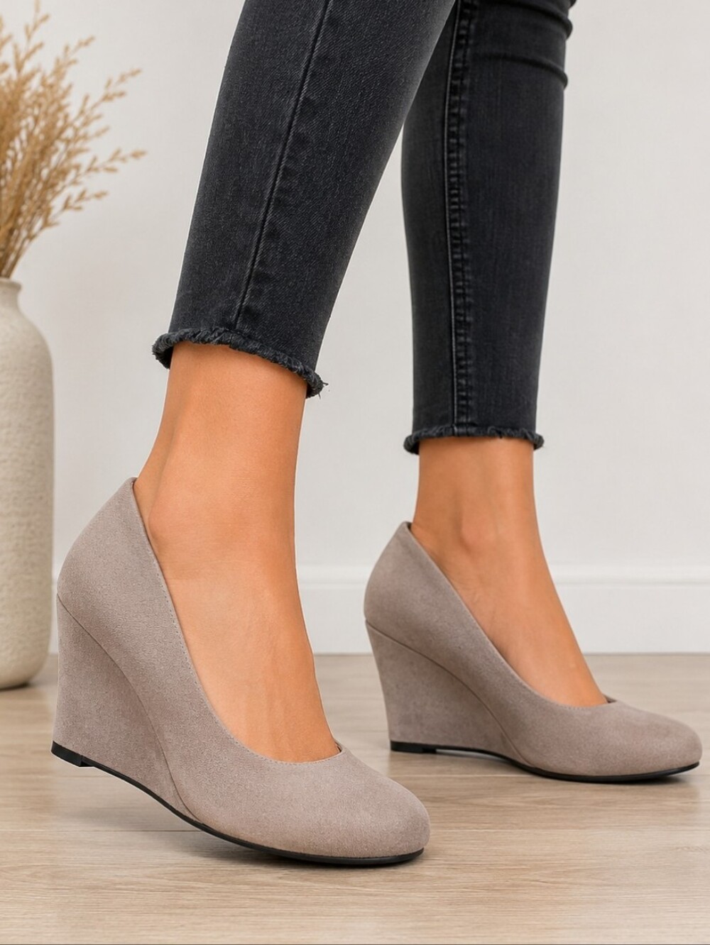 CL By Laundry NEW Nima Y2K Office Siren Revival Nuetral Wedge Pumps 9M